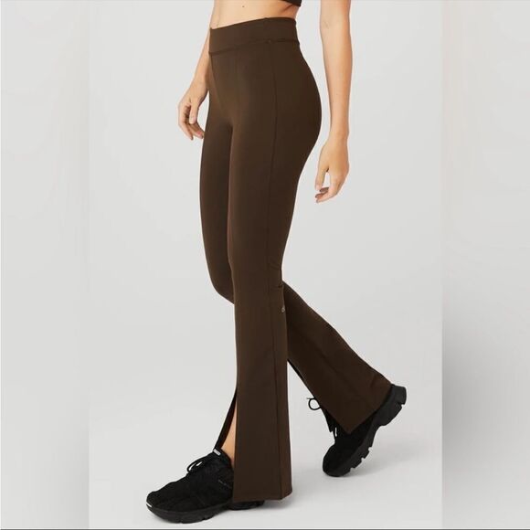 Alo Airbrush High-Waist Flutter Legging - Picture 4 of 9